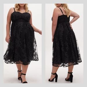 Torrid plus size 16 Embroidered Mesh Midi Dress
